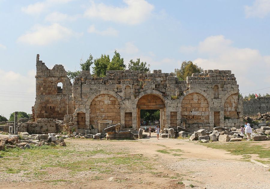 Antički grad Perge - Rimska kapija