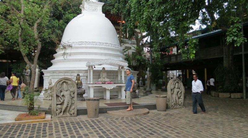 Sri Lanka Colombo Gangaramaya temple