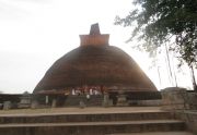 Jethawanaramaya stupa ulazak Sri Lanka Anuradhapura Jethawanaramaya stupa entrance